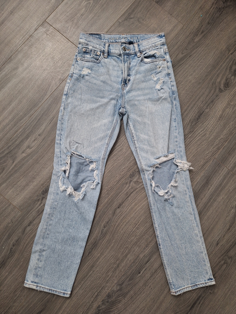 American Eagle Light Wash Distressed Women's Jeans - Classic High-Rise Size 00